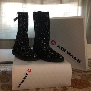 Airwalk black star boots.